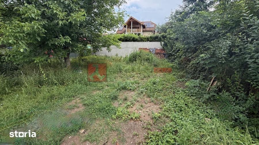 Teren de 350 mp, în Tractorul