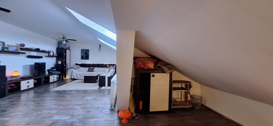 Apartament cu pod amenajat, complet mobilat, pe Strada Florilor - 16