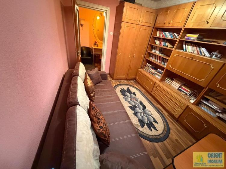 Apartament cu 3 camere decomandat în Km 4-5