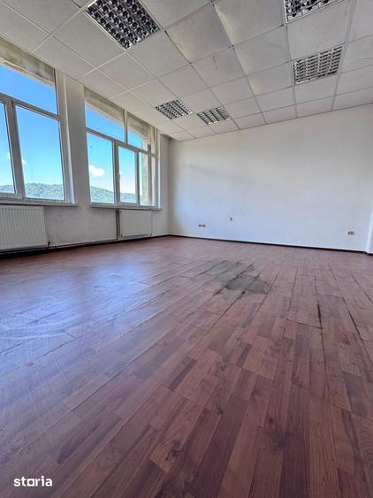 Spațiu comercial, de 990 mp, în Central