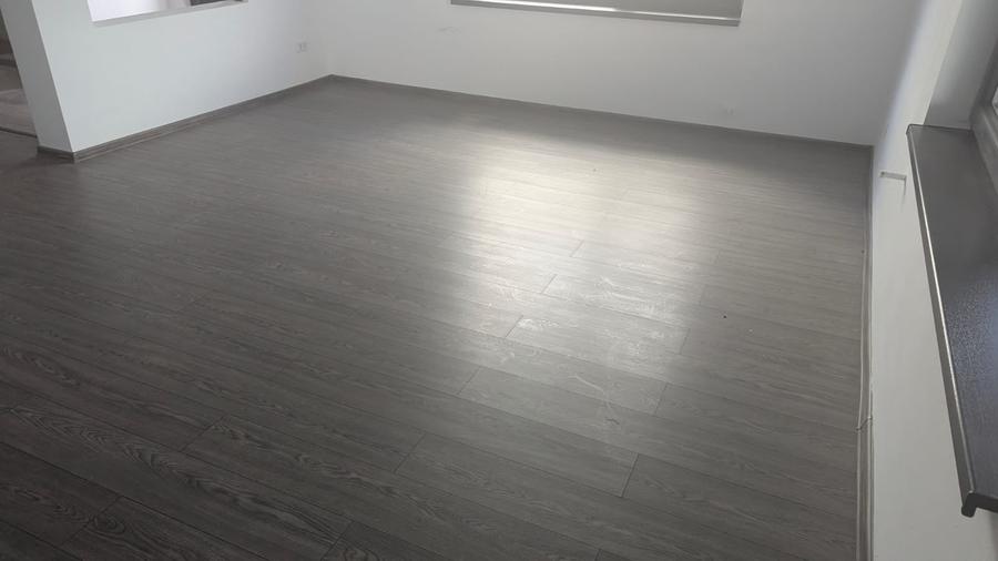 Casă individuală cu 5 camere cu Canalizare în Central