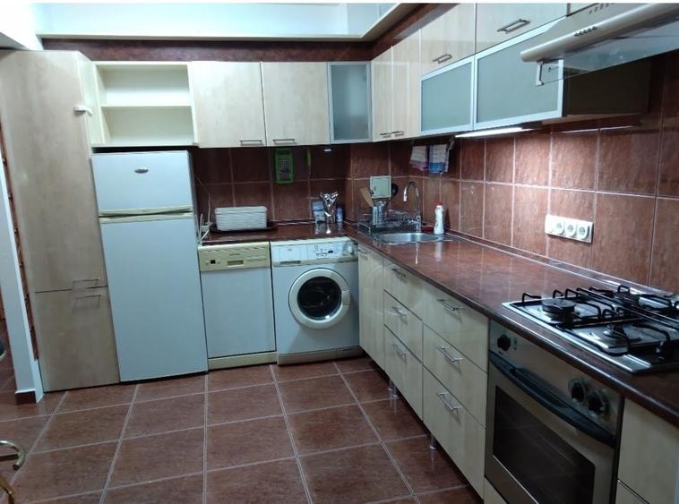 Apartament cu 3 camere decomandat în Traian