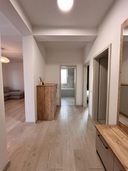Apartament cu 3 camere decomandat, mobilat în Aradului