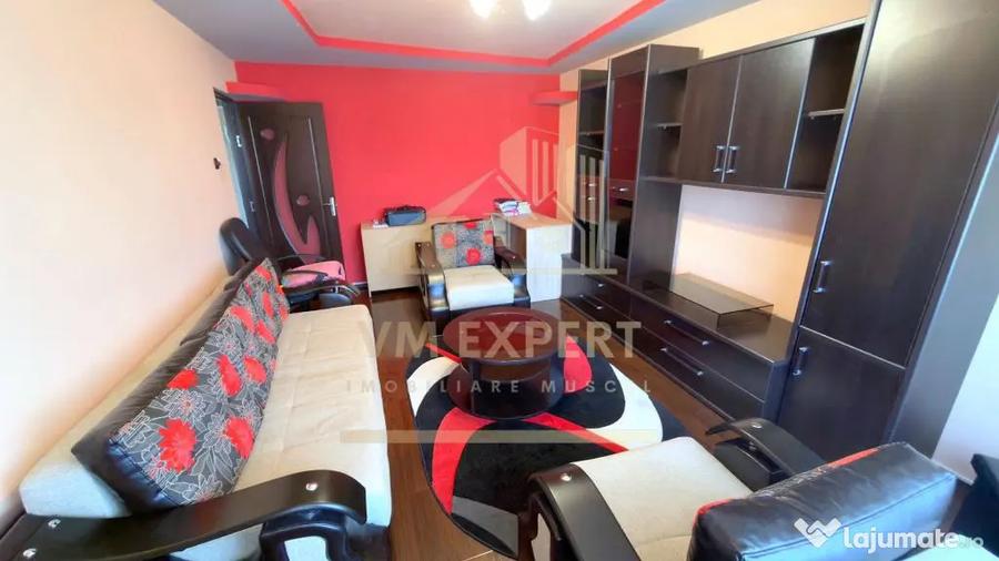 Apartament cu 3 camere decomandat în Sud