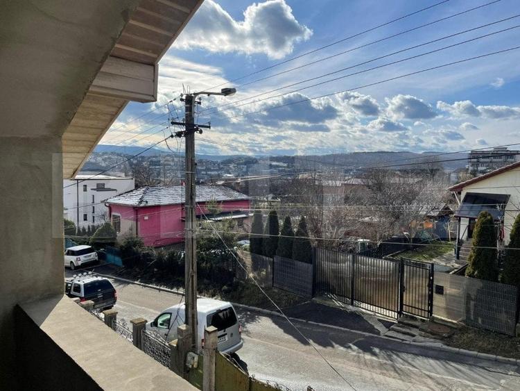 Casă individuală cu 5 camere cu Garaj în Dâmbul Rotund