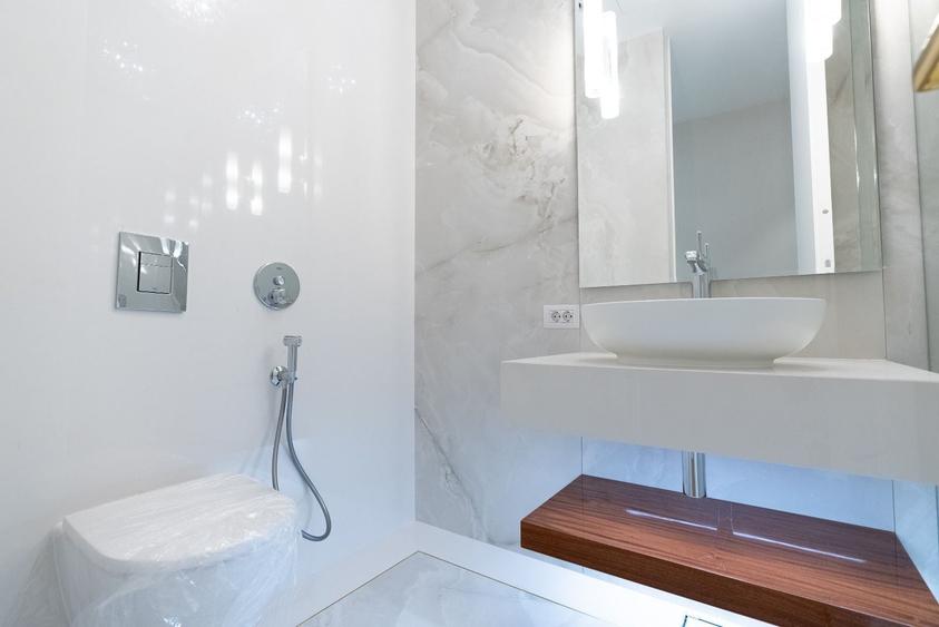 Apartament cu 3 camere semidecomandat în Dorobanți