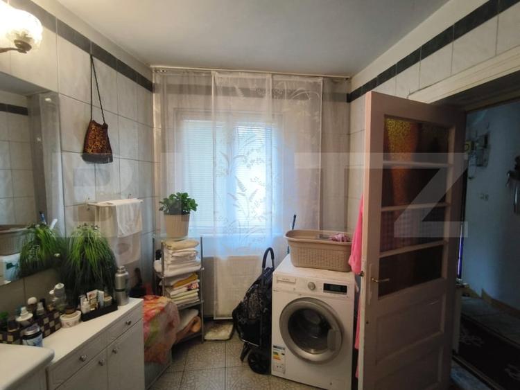 Casă individuală cu 9 camere cu Canalizare în Central