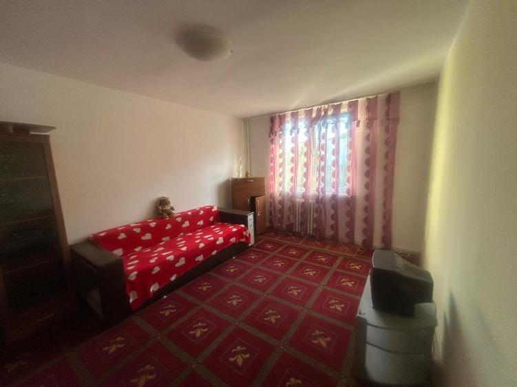 Apartament cu 3 camere decomandat în Dărmănești