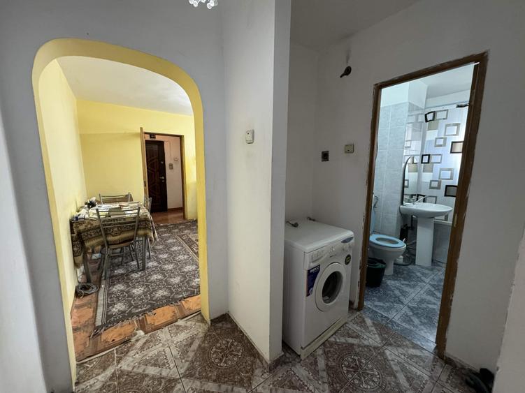 Apartament cu 3 camere semidecomandat în Zahana