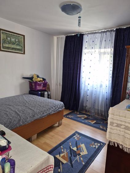 Apartament cu 3 camere decomandat în Sebastian