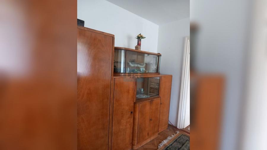 Apartament cu 3 camere semidecomandat în Calea București