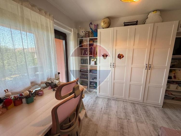 Duplex cu 7 camere cu Teren 235 Mp în Central