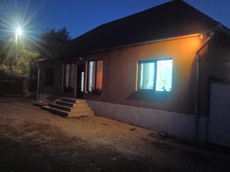 Casă cu 3 camere în Zăbala