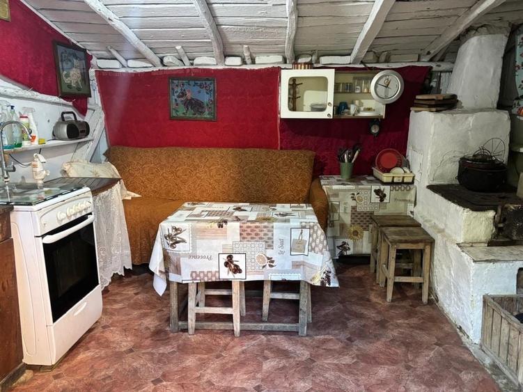 Casă cu 4 camere în Priboaia