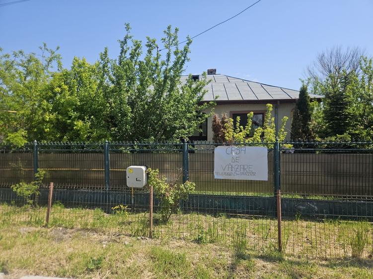 Casă cu 4 camere în Cireșanu