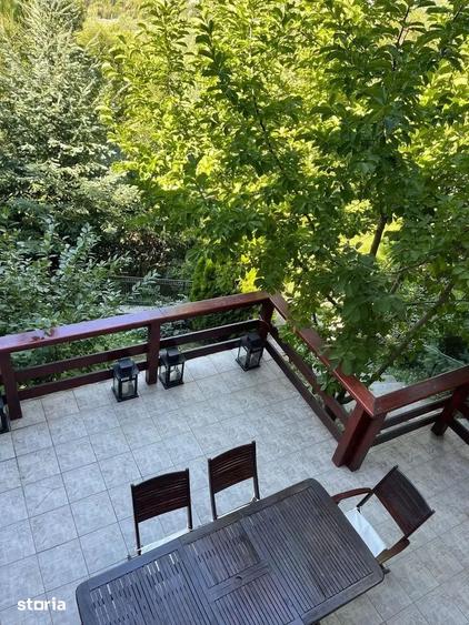 Casă cu 5 camere cu Teren 2000 Mp în Central
