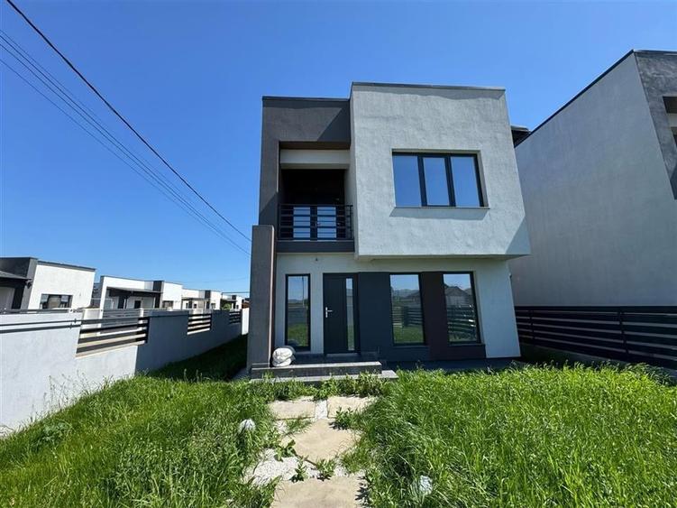 Casă individuală cu 3 camere cu Canalizare în Exterior Vest