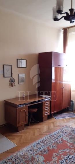 Apartament cu 3 camere semidecomandat, mobilat în Central