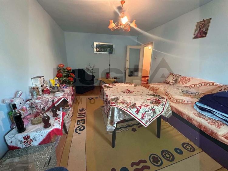 Apartament cu 4 camere decomandat în Central