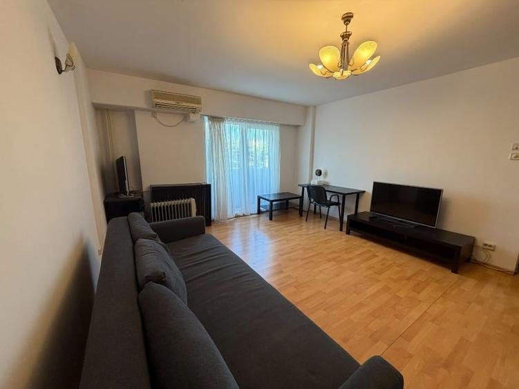 Apartament cu 2 camere decomandat, mobilat în P-ța Victoriei