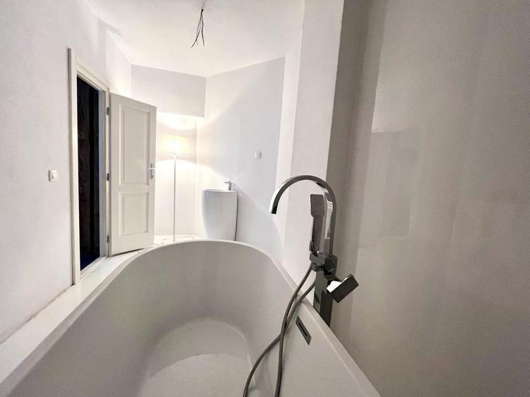 Casă individuală cu 4 camere cu Canalizare în Grigorescu