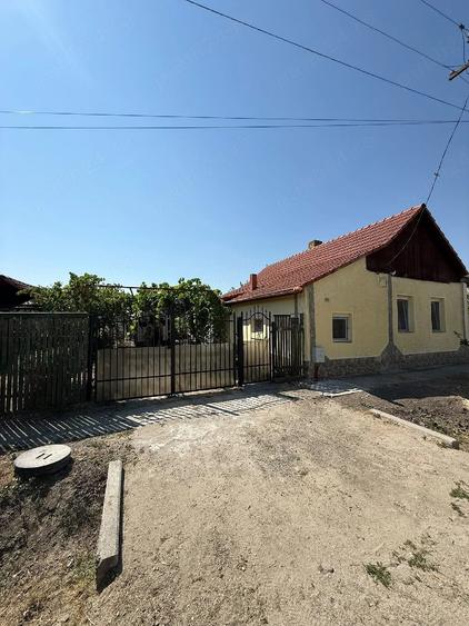 Casă cu Teren 2555 Mp în Cherestur