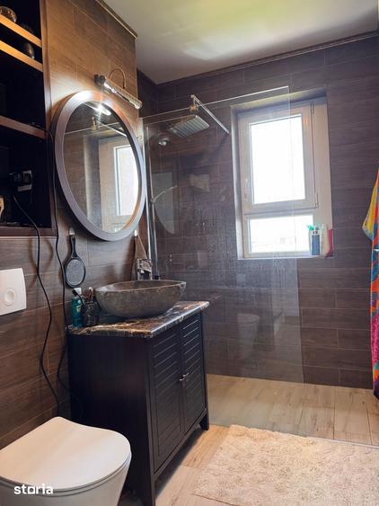 Apartament cu 2 camere, mobilat în Est