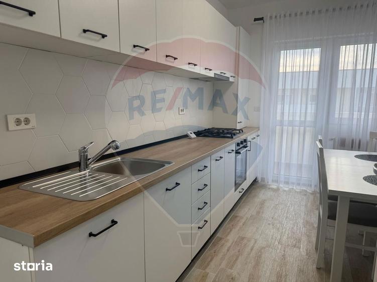 Apartament cu 3 camere decomandat, mobilat în Berceni