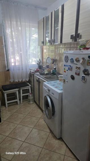 Apartament cu 2 camere nedecomandat în Horia