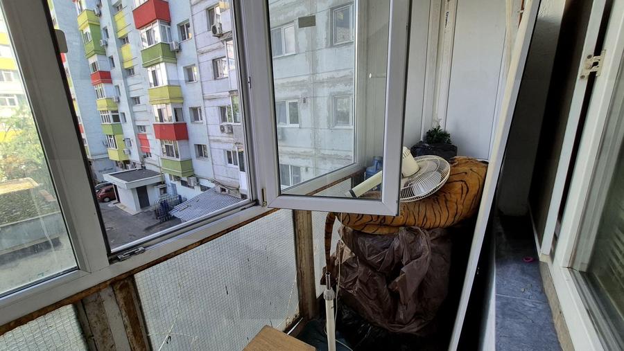 Apartament cu 4 camere semidecomandat în Rahova