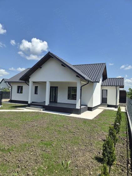 Casă cu Teren 400 Mp în Hemeiuș