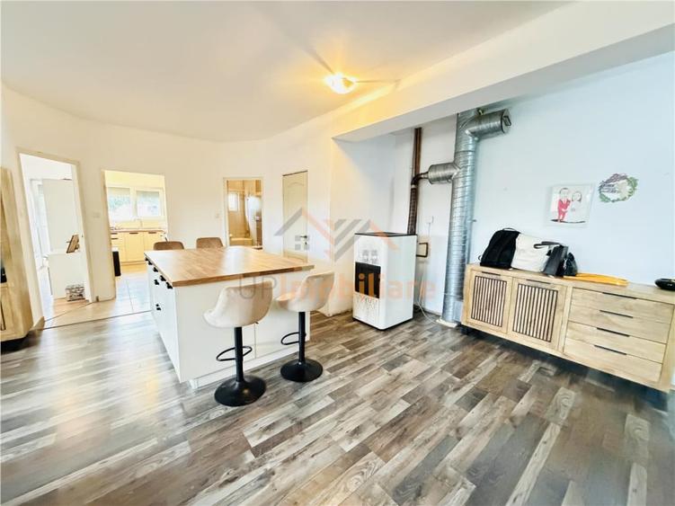 Apartament cu 3 camere decomandat în Paleu