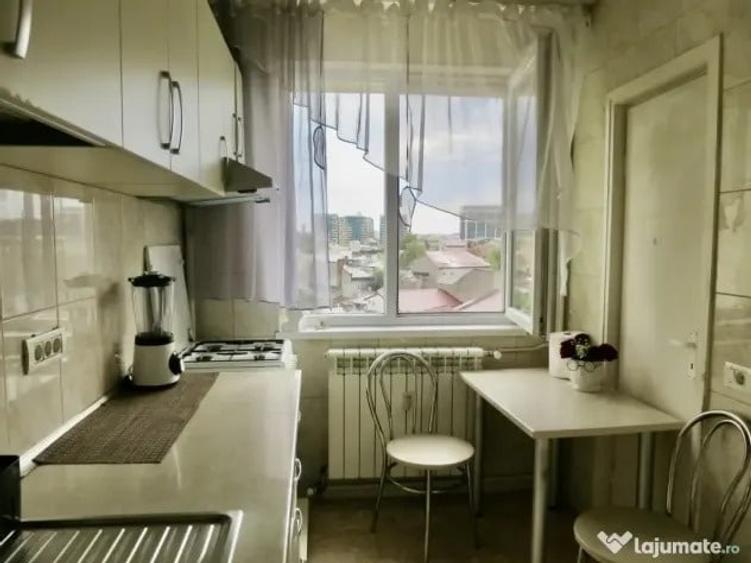 Apartament cu 3 camere semidecomandat, mobilat în Basarab