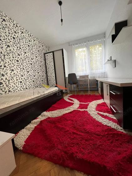 Apartament cu 4 camere decomandat în Cornișa