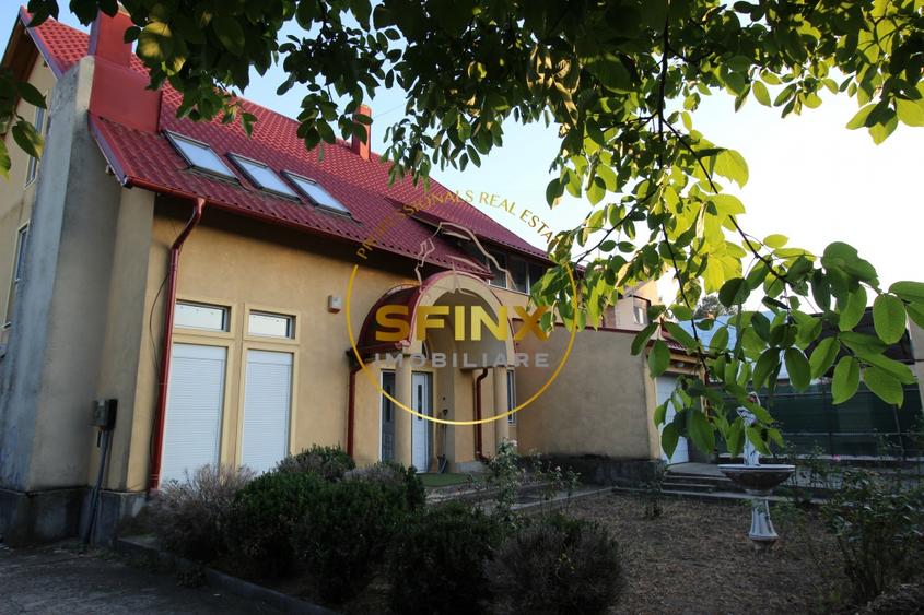 Casă individuală cu 7 camere cu Canalizare în Periș