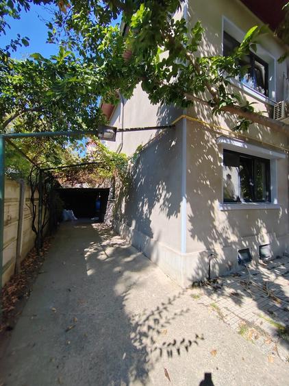Casă individuală cu 7 camere cu Garaj în Lacul Tei
