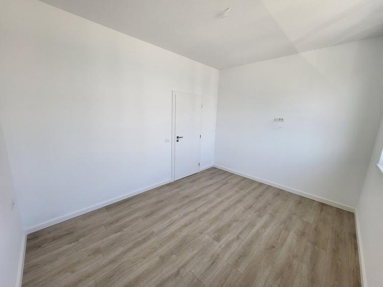 Apartament cu 2 camere decomandat în Girocului
