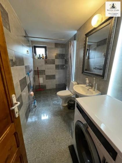 Casă individuală cu 9 camere cu Canalizare în Central