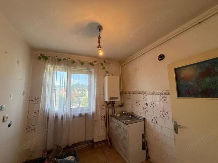 Apartament cu 2 camere semidecomandat în Gojdu