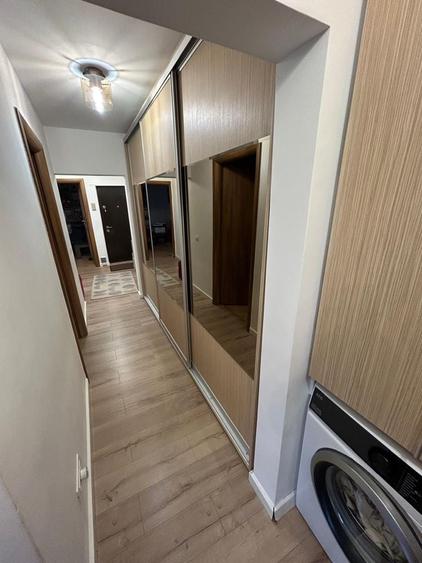 Apartament cu 3 camere decomandat în Baba Novac