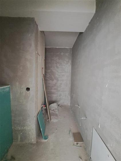 Apartament cu 3 camere semidecomandat în Grigorescu