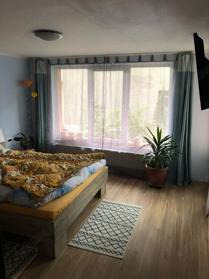 Casă cu 6 camere cu Teren 284 Mp în Poiana
