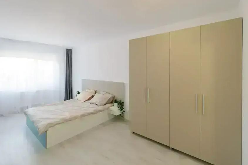 Penthouse cu 4 camere decomandat în Mihai Bravu