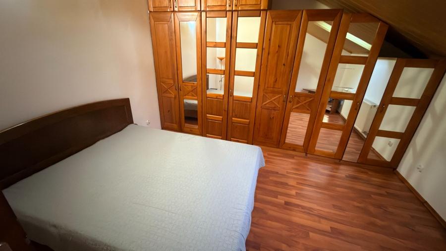 Casă cu 6 camere cu Teren 200 Mp în Calea Dumbrăvii