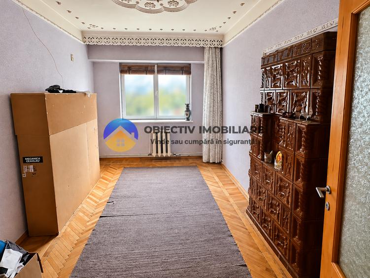 Apartament cu 4 camere decomandat în Mărăței