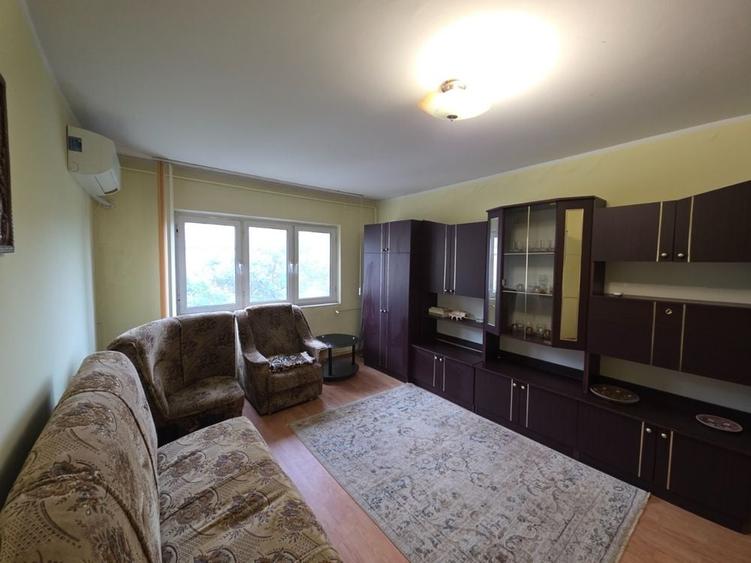 Apartament cu 3 camere decomandat în Crângași