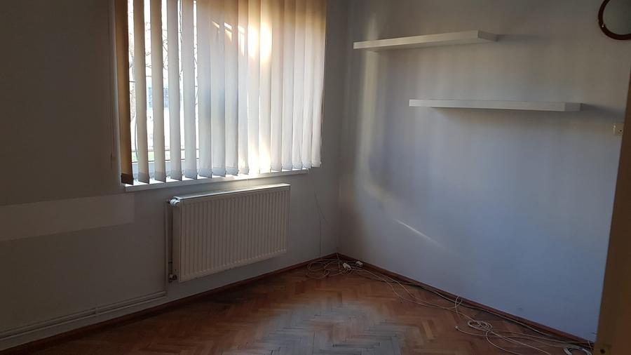 Birou, de 82 mp, în Central