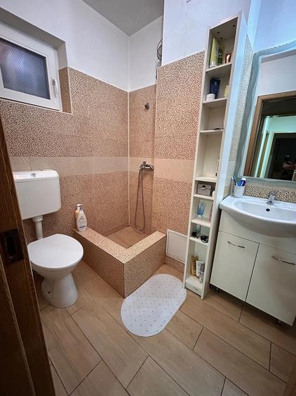Apartament cu 3 camere decomandat în Baba Novac