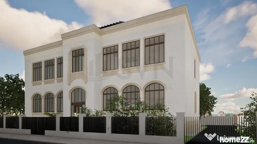 Casă cu 7 camere cu Teren 956 Mp în Central