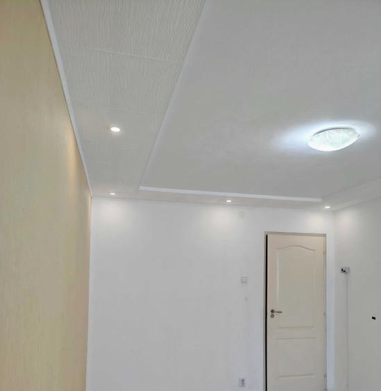 Apartament cu 3 camere semidecomandat în Sud